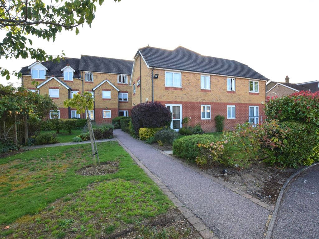 1 bed flat for sale in Longdon Court, 35 Junction Road, Romford RM1, £170,000