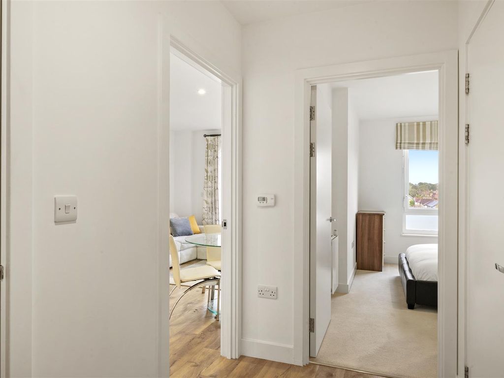 1 bed flat for sale in Johnson Court, Kidbrooke SE9, £280,000