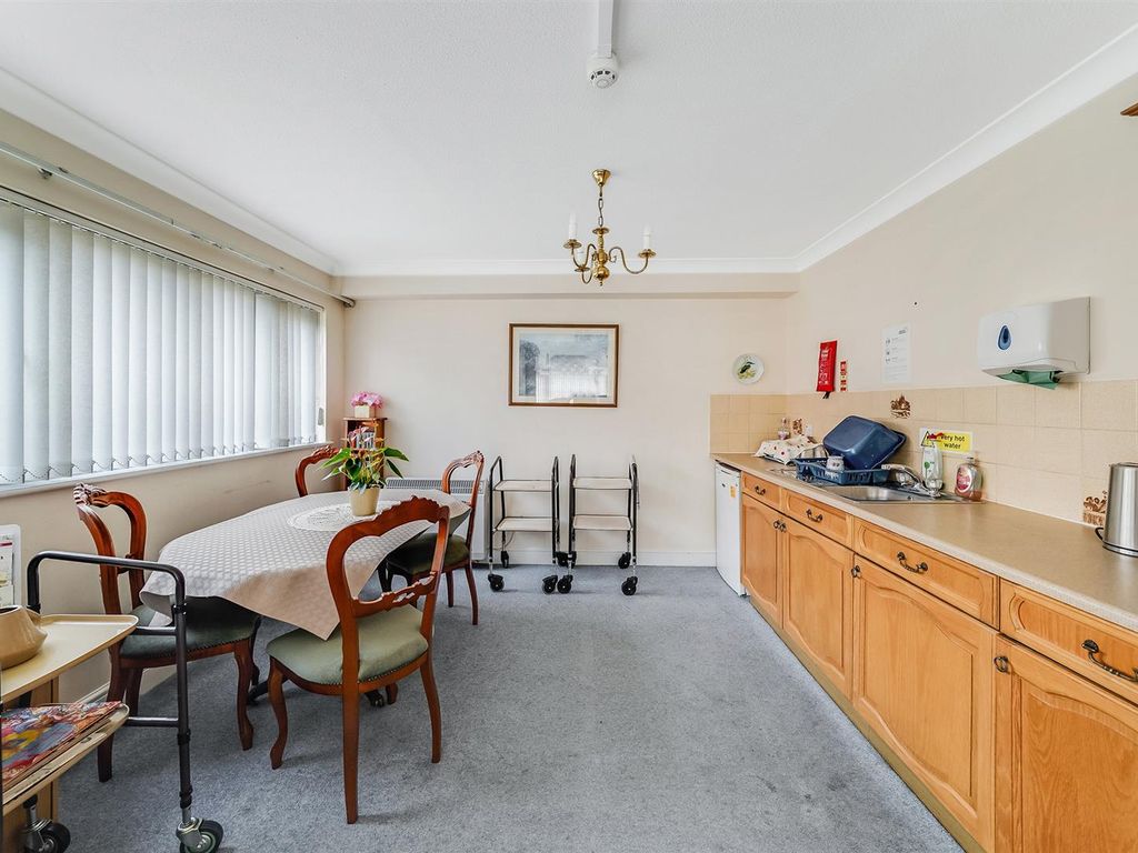 1 bed flat for sale in Ellen Court, The Ridgeway, North Chingford E4, £165,000