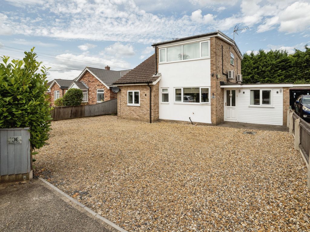 4 bed detached house for sale in Brandon Road, Watton, Thetford IP25, £325,000