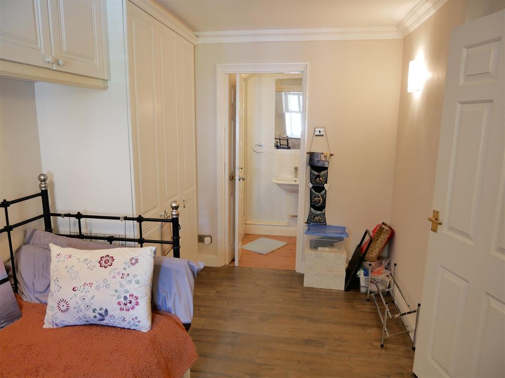 2 bed maisonette for sale in Castle House, Castle Street, Calne SN11, £235,000