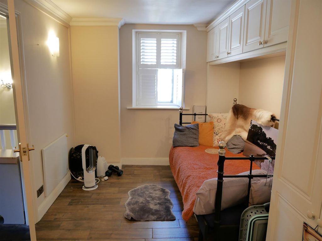 2 bed maisonette for sale in Castle House, Castle Street, Calne SN11, £235,000