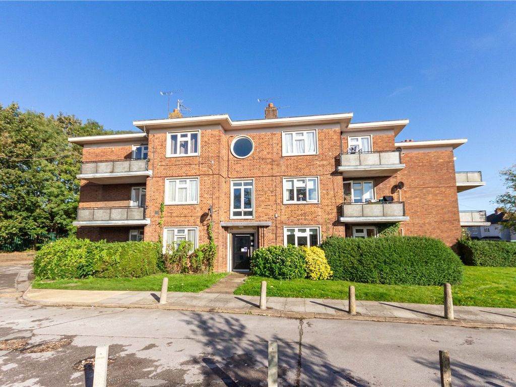 1 bed flat for sale in Queens Court, Hatfield Road, St Albans, Hertfordshire AL1, £250,000