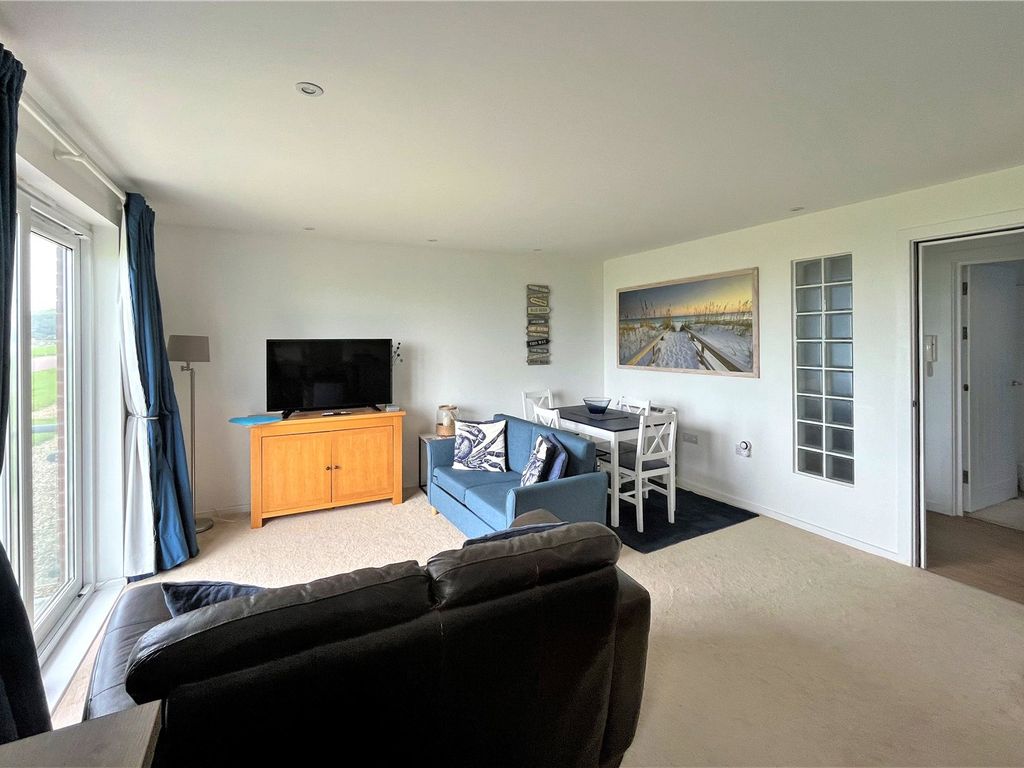 2 bed flat for sale in Pentre Doc Y Gogledd, Llanelli, Carmarthenshire SA15, £125,000