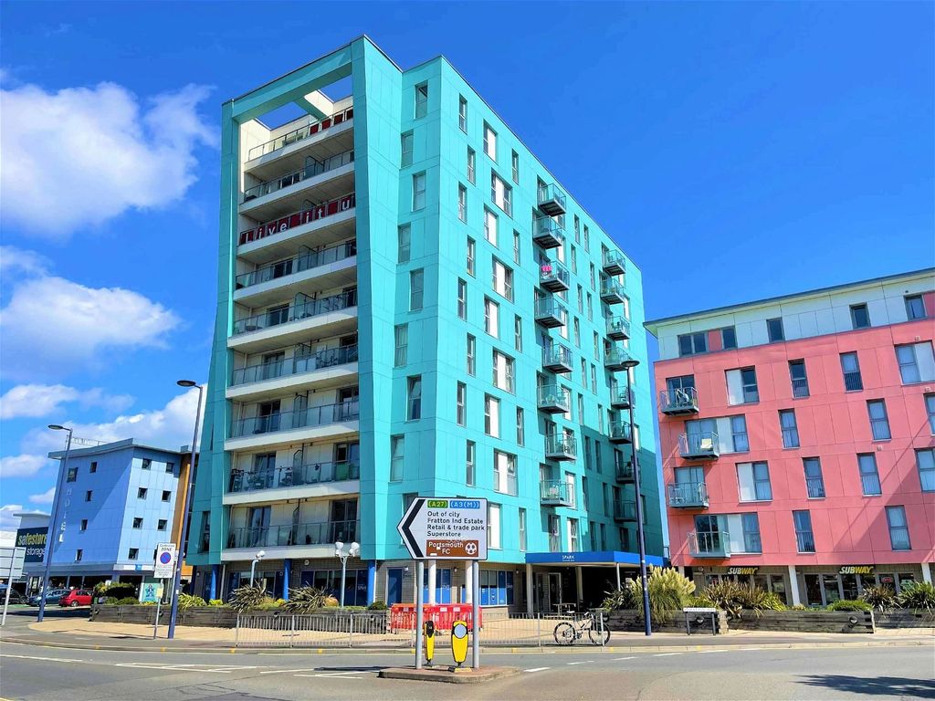 2 bed flat for sale in Fratton Way, Southsea PO4, £159,500