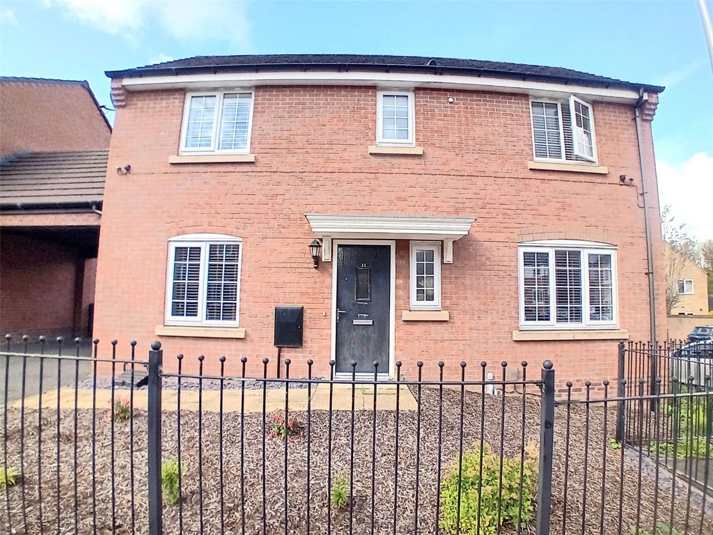3 bed detached house for sale in Hammer Fields, Woodside, Telford, Shropshire TF7, £230,000
