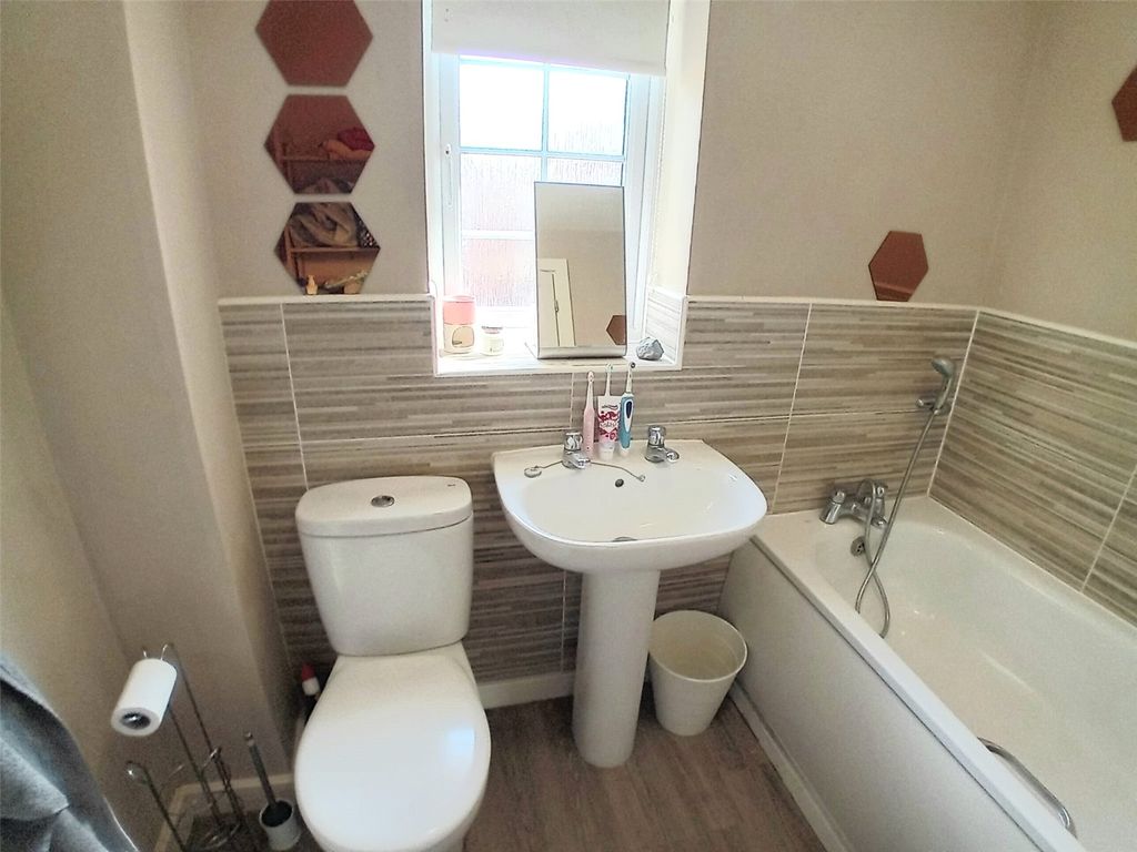 3 bed detached house for sale in Hammer Fields, Woodside, Telford, Shropshire TF7, £230,000