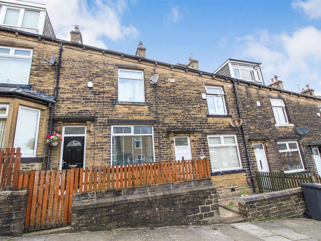 3 bed terraced house for sale in Poplar Avenue, Bradford BD7, £127,400