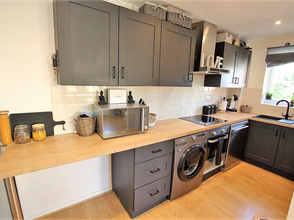 1 bed property for sale in Lamorna Crescent, Tilehurst, Reading RG31, £245,000