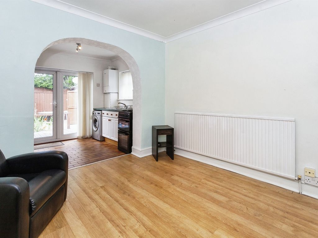 1 bed flat for sale in Fleetwood Road, Slough SL2, £200,000