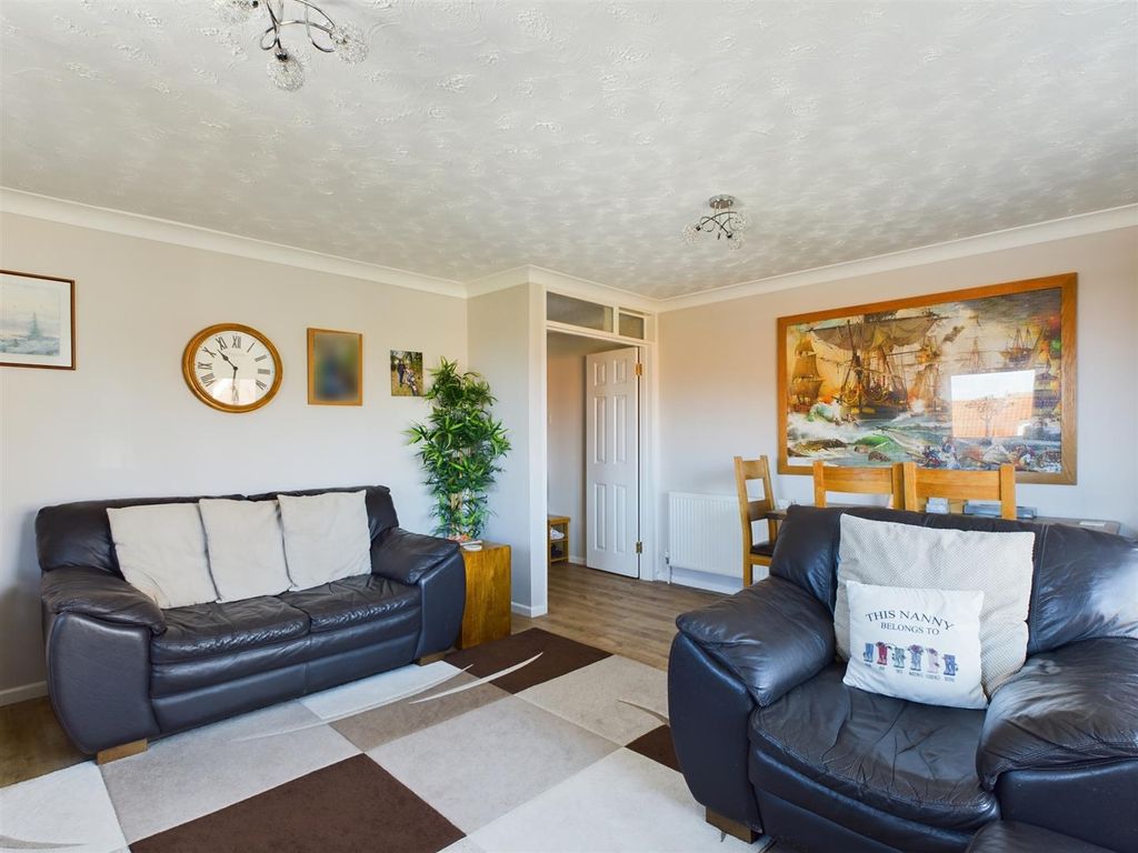 2 bed flat for sale in Herne Court, Overstrand Road, Cromer NR27, £250,000