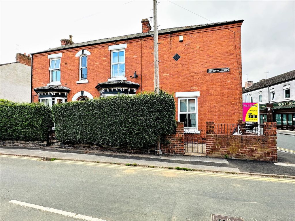 4 bed end terrace house for sale in Carlisle Street, Goole DN14, £120,000