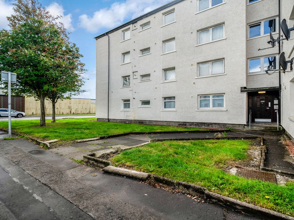 2 bed flat for sale in John Knox Street, Clydebank G81, £50,000