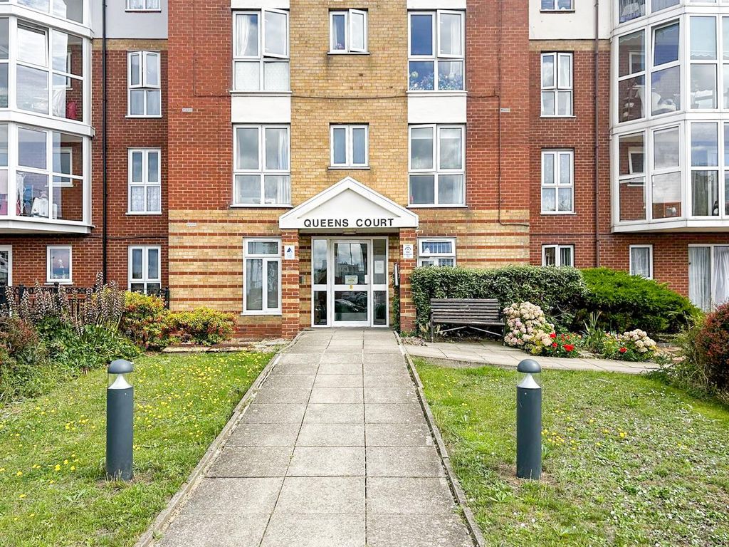 1 bed flat for sale in Queens Parade, Cliftonville, Margate CT9, £85,000