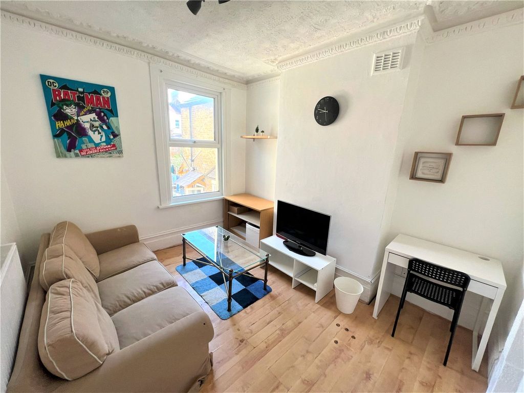 3 bed maisonette for sale in Griffin Road, Plumstead, London SE18, £250,000