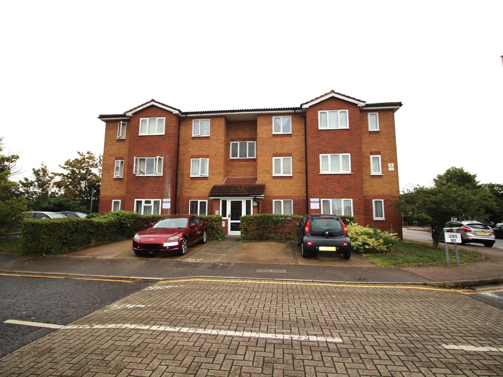 2 bed flat for sale in Lewis Way, Dagenham RM10, £240,000
