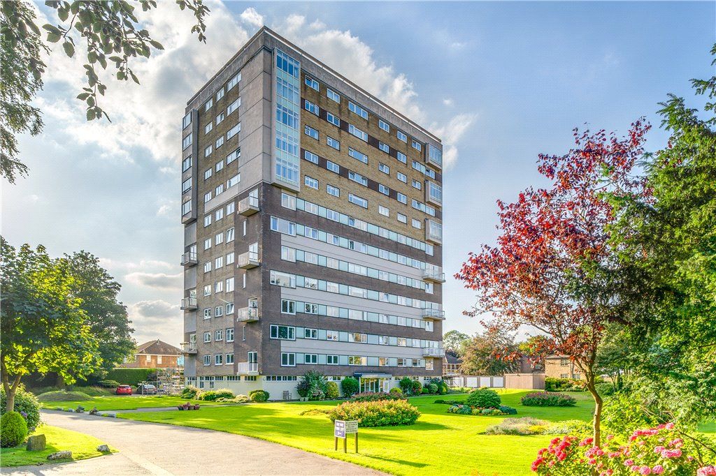 2 bed flat for sale in Park Place, Park Parade, Harrogate, North Yorkshire HG1, £300,000
