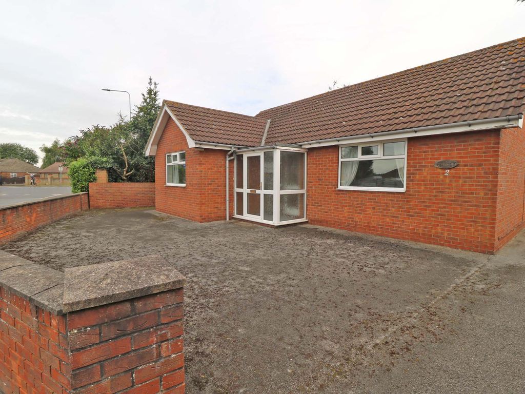 2 bed detached bungalow for sale in Akeferry Road, Westwoodside, Doncaster DN9, £259,950
