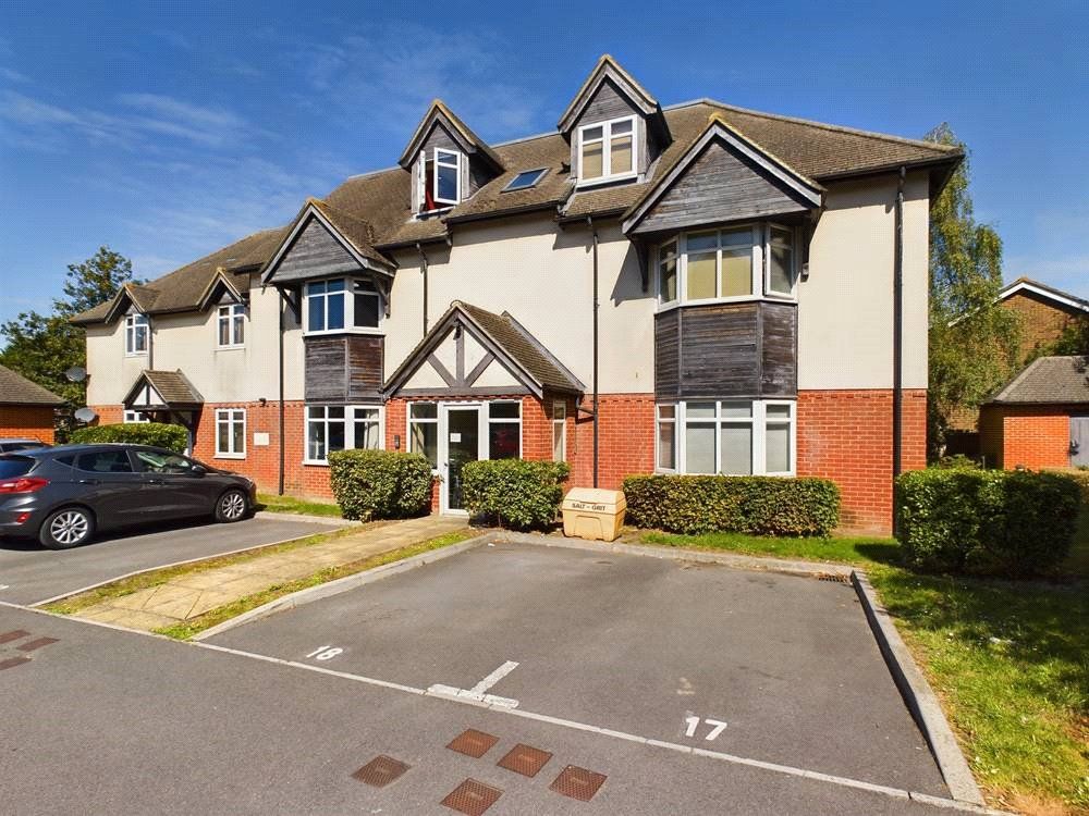 2 bed flat for sale in Overton Court, Tongham, Farnham, Surrey GU10, £250,000