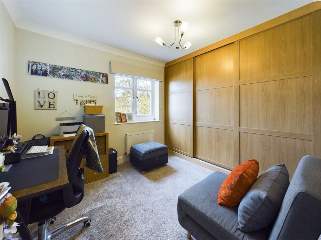 2 bed flat for sale in Overton Court, Tongham, Farnham, Surrey GU10, £250,000