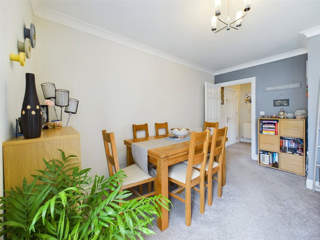 2 bed flat for sale in Overton Court, Tongham, Farnham, Surrey GU10, £250,000