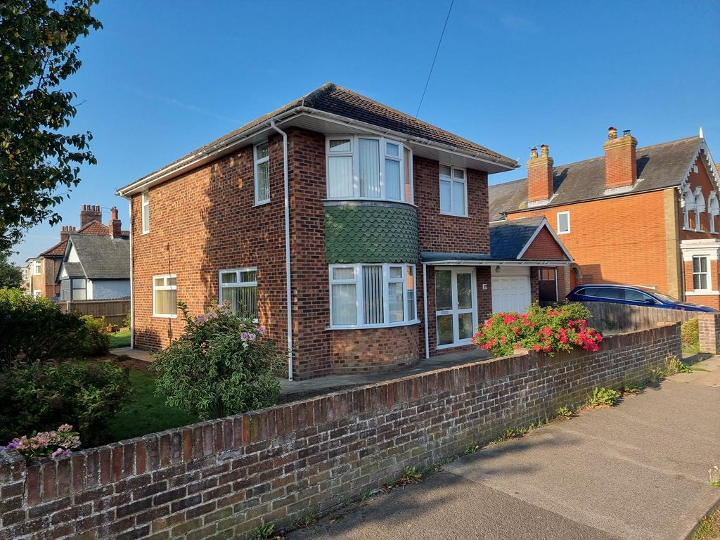 3 bed detached house for sale in Seaton Road, Felixstowe IP11, £337,500
