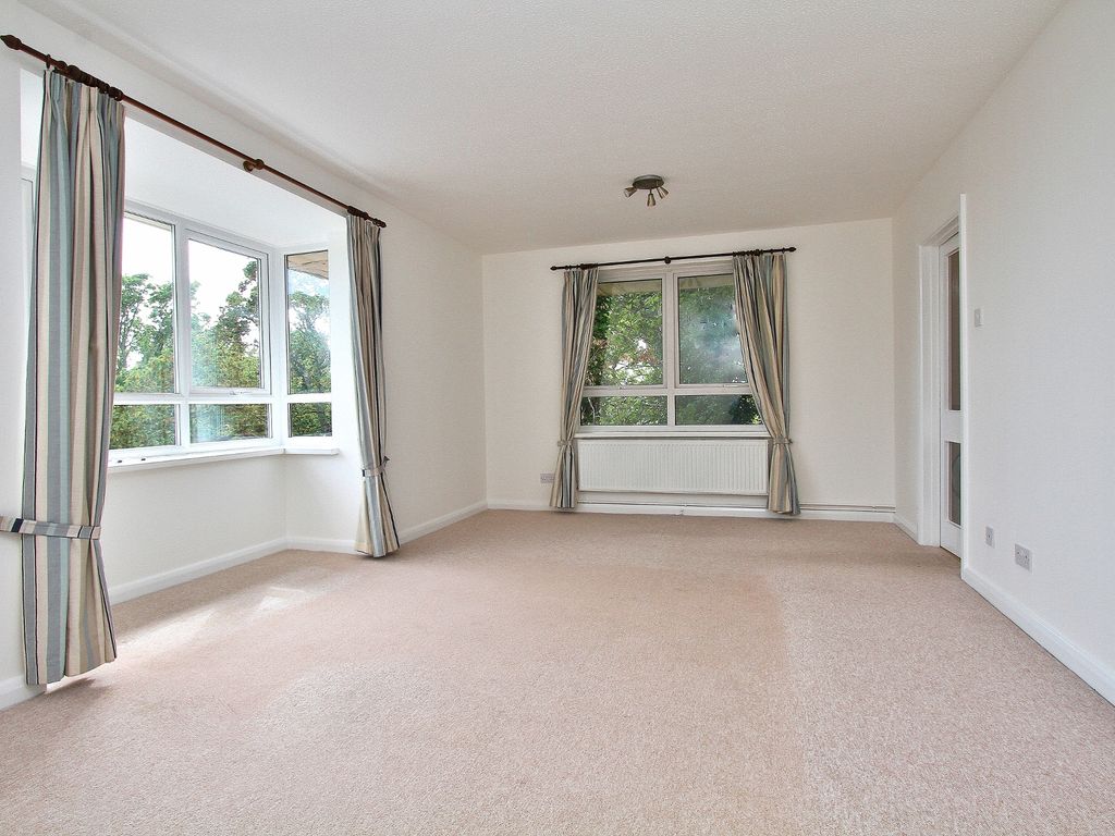 1 bed flat for sale in Carn Court, North Drive BN2, £250,000