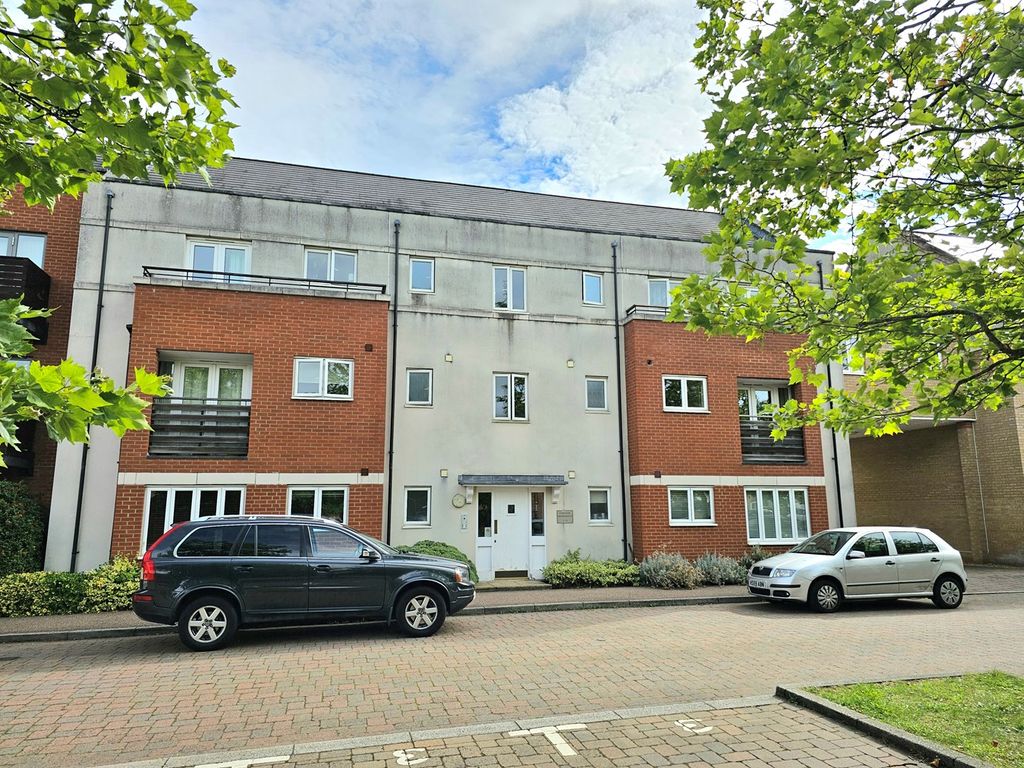 2 bed flat for sale in Broad Street, Great Cambourne, Cambridge CB23, £190,000