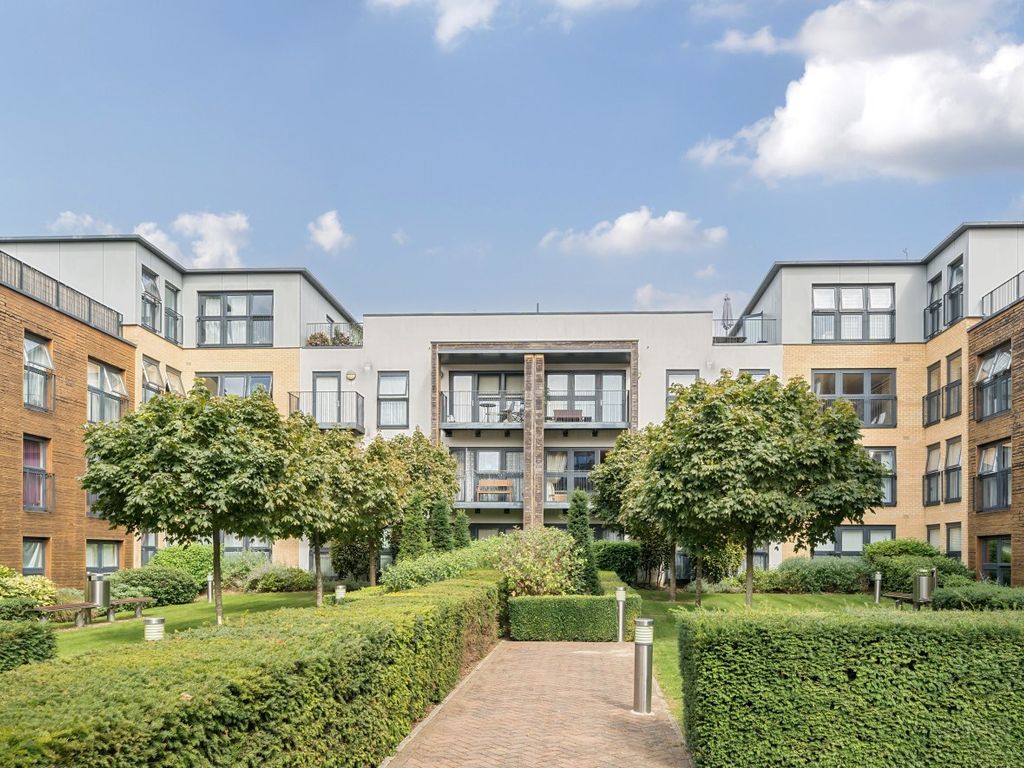 2 bed flat for sale in Bletchley Court, Hitchin Lane, Stanmore HA7, £205,000
