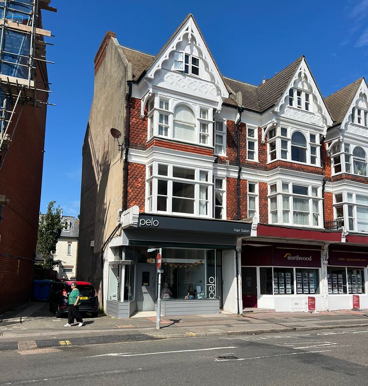 2 bed flat for sale in South Street, Eastbourne BN21, £160,000