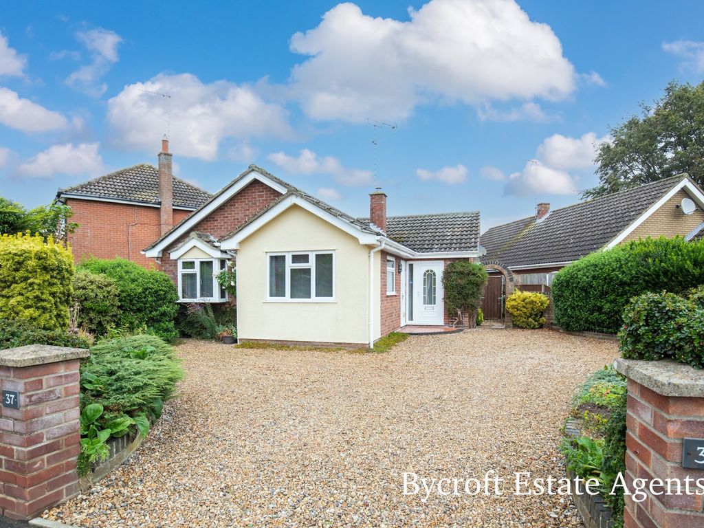 2 bed detached bungalow for sale in Winmer Avenue, Winterton-On-Sea, Great Yarmouth NR29, £325,000