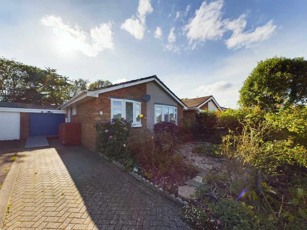 2 bed detached bungalow for sale in Beech Close, Stokenchurch - No Upper Chain HP14, £325,000