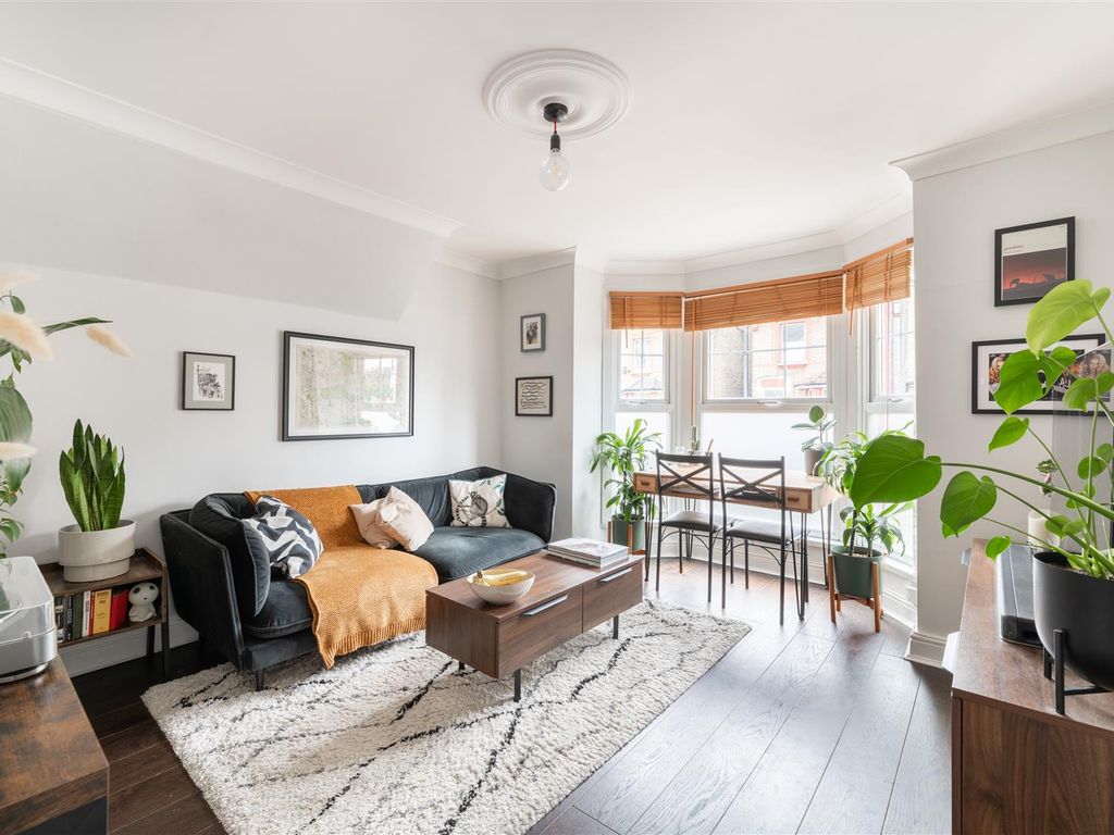 1 bed flat for sale in Verulam Avenue, London E17, £325,000