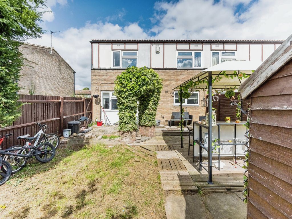 3 bed end terrace house for sale in Buckthorn, Stacey Bushes, Milton Keynes, Buckinghamshire MK12, £250,000