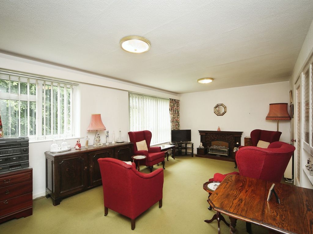 3 bed flat for sale in Albany Gardens, Hampton Lane, Solihull B91, £240,000