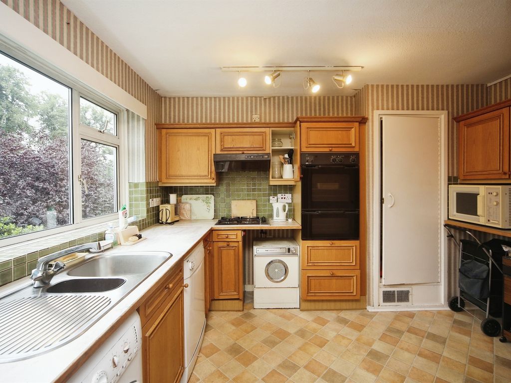 3 bed flat for sale in Albany Gardens, Hampton Lane, Solihull B91, £240,000