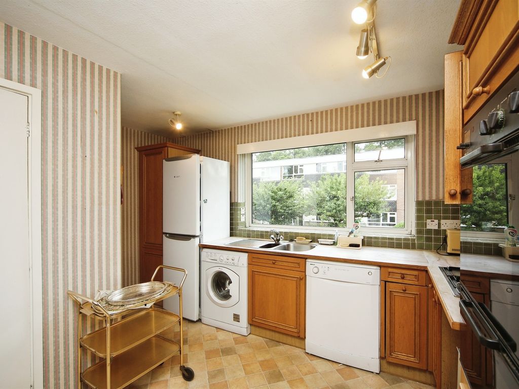 3 bed flat for sale in Albany Gardens, Hampton Lane, Solihull B91, £240,000