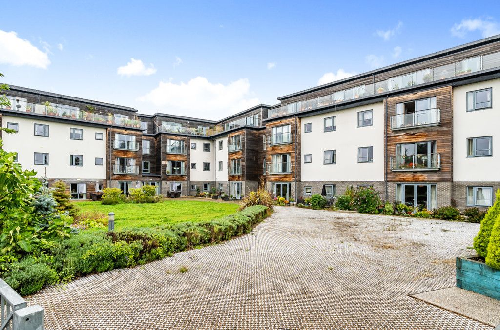 2 bed flat for sale in Buttercross Lane, Witney, Oxfordshire OX28, £230,000