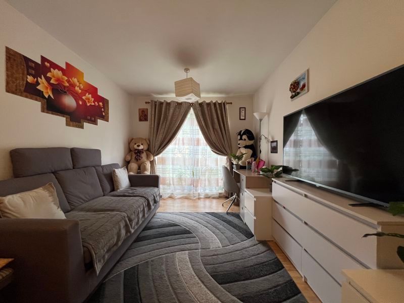 2 bed flat for sale in Cameron Crescent, Burnt Oak, Edgware HA8, £250,000