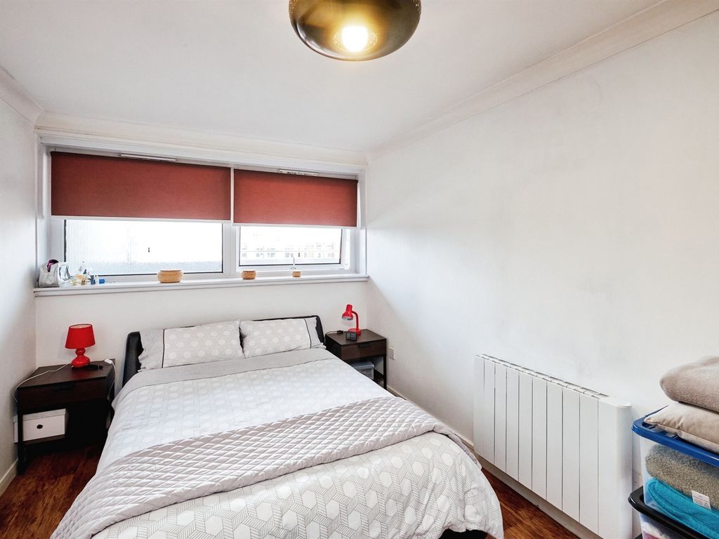 1 bed flat for sale in Holloway Head, Birmingham B1, £130,000