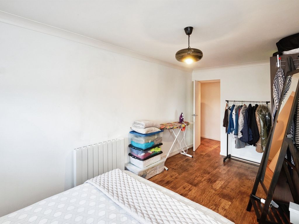 1 bed flat for sale in Holloway Head, Birmingham B1, £130,000