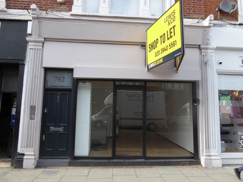 Retail premises for sale in Fulham Road, Fulham SW6, £245,000