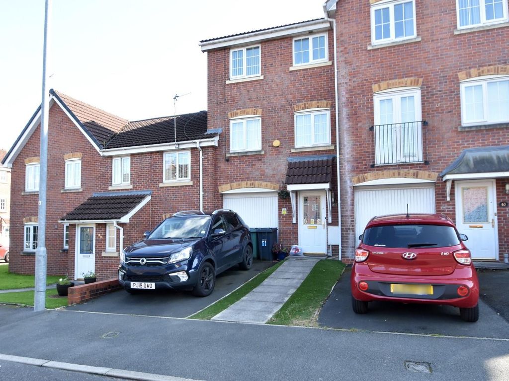 3 bed town house for sale in Grasmere Drive, Bury BL9, £215,000