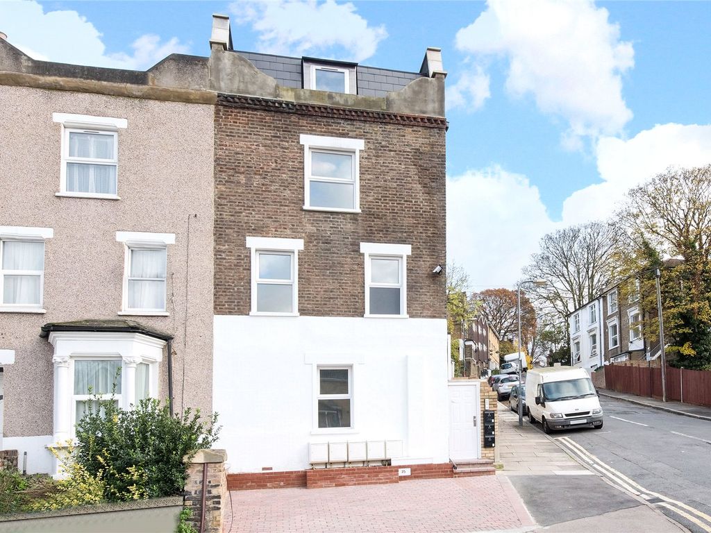 1 bed flat for sale in Brookhill Road, London SE18, £220,000