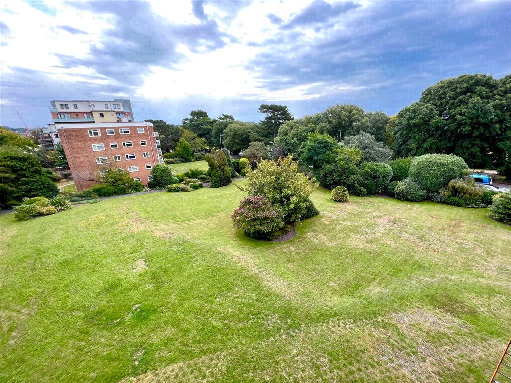 2 bed flat for sale in Parkstone Road, Parkstone, Poole BH15, £230,000