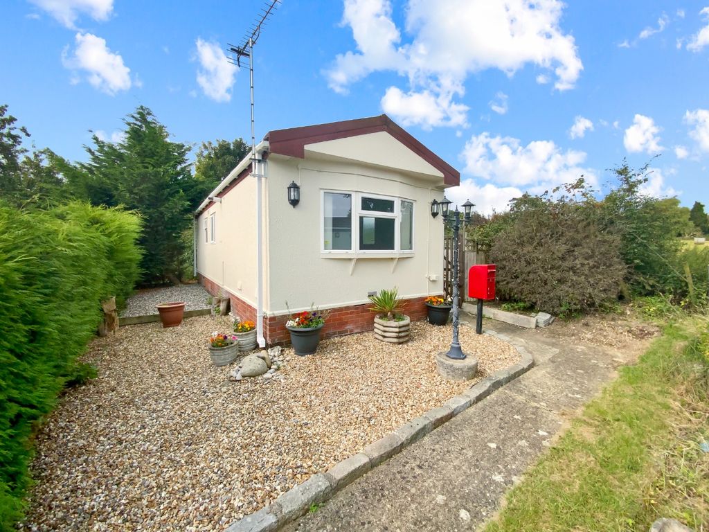 1 bed mobile/park home for sale in Kings Arms Farm Mobile Homes, Watling Street, Hockliffe, Leighton Buzzard, Bedfordshire LU7, £75,000