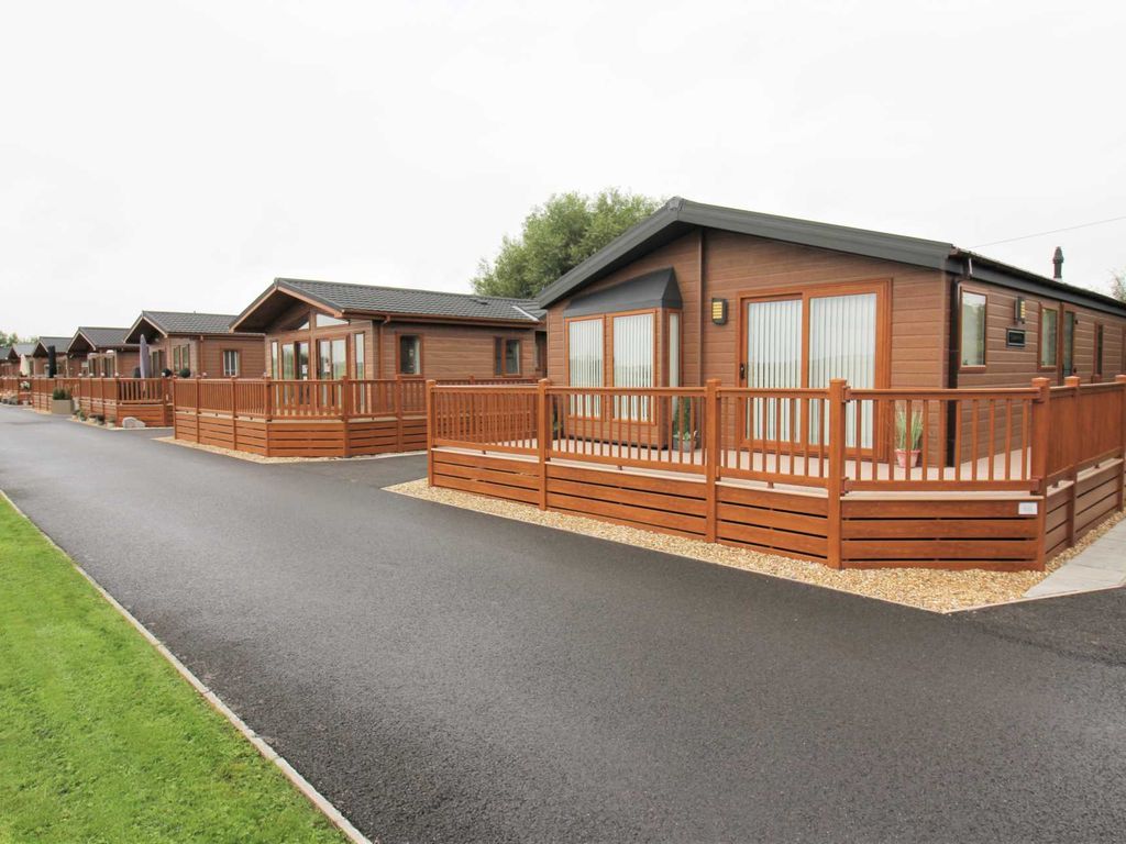 2 bed mobile/park home for sale in Bleadon, Cherry Tree Holiday Lodge BS24, £145,000
