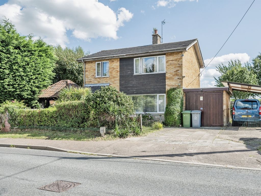 3 bed detached house for sale in The Street, Felthorpe, Norwich NR10, £290,000