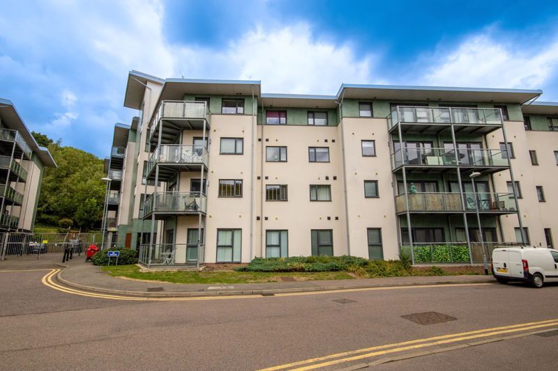 2 bed flat for sale in Rollason Way, Brentwood CM14, £299,995