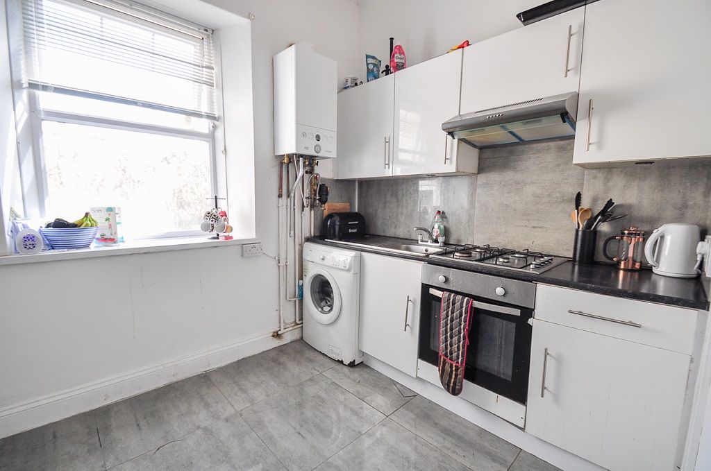 2 bed flat for sale in Stow Hill, Newport NP20, £124,995